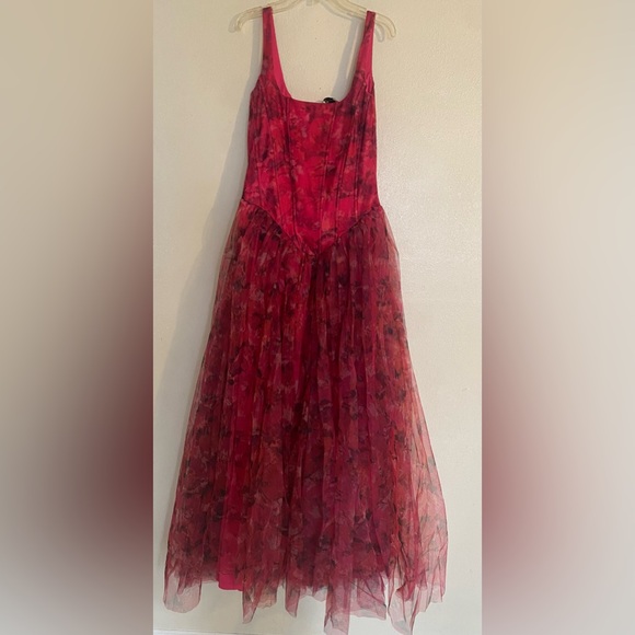 Wm’s LACE & BEADS Petite Dropped Waist Corset Detail Maxi Dress. Red/Pink Floral - Picture 2 of 4